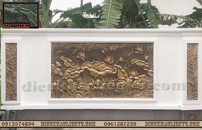 Trang trí tường bao sân vườn với phù điêu hoa lá